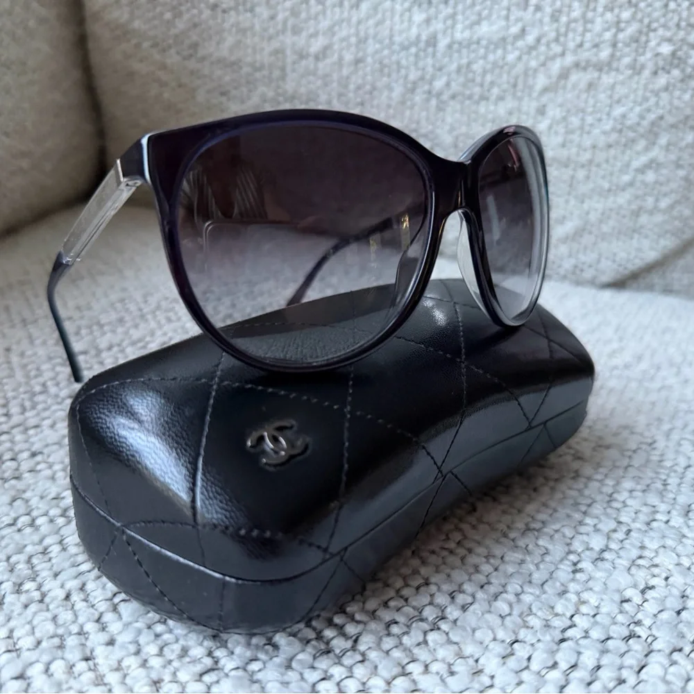 CHANEL black Cat-Eye Sunglasses with Dark Lenses